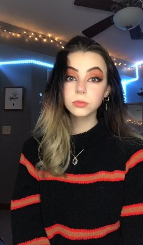 OkayGnomie pornstar erotic gallery