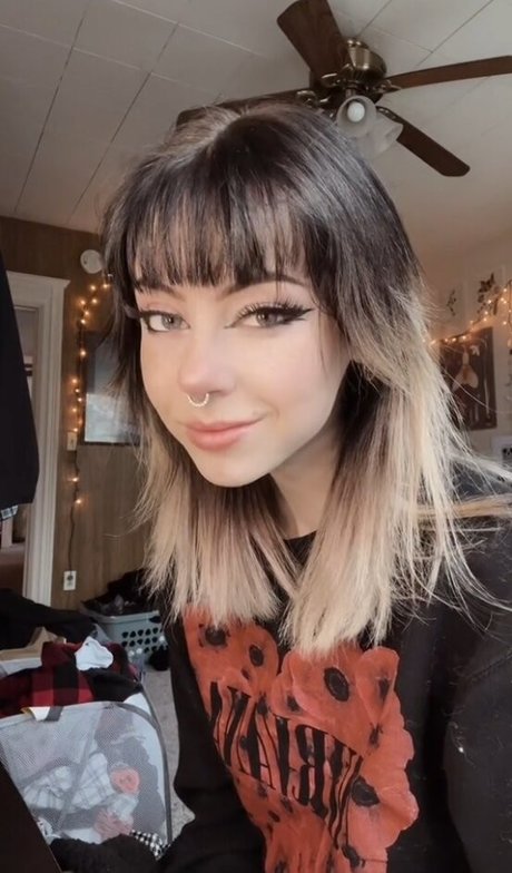 OkayGnomie nude pornstar picture