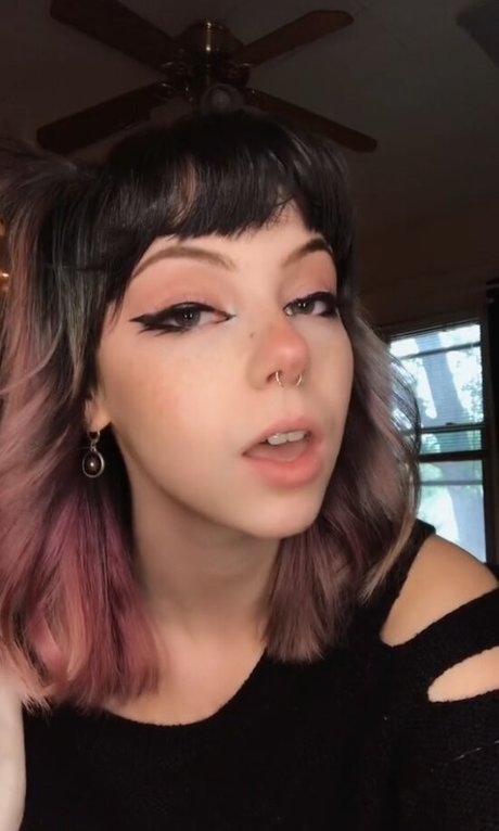 OkayGnomie sexy model image