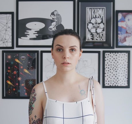 Emma Blackery sexy actress img