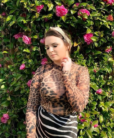 Emma Blackery model nude images