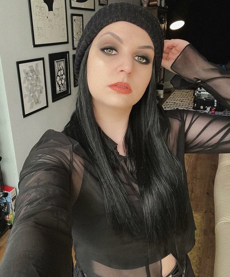 Emma Blackery top pornstar photos