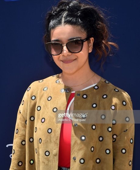 Iman Vellani erotic actress img