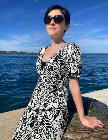 yournaughtypixie pornographic model img