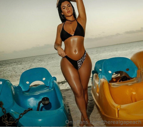 Hayley Davis model naked images