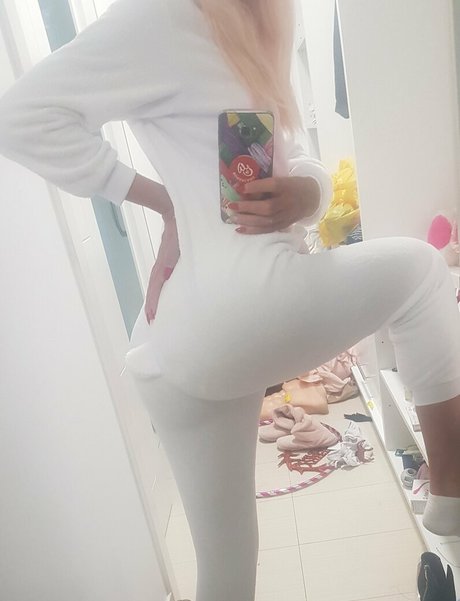 Annemanifique hd star photos