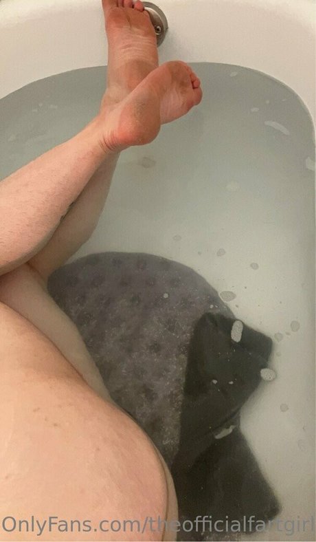 theofficialfartgirl exclusive model picture