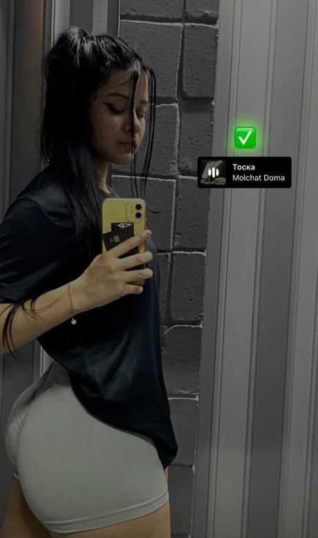 evelyncomfome naked model photo