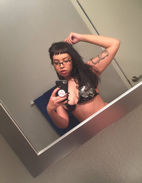 leilacherryfree model xxx archive