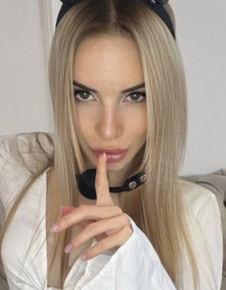 Virginal rebecca nude model photo