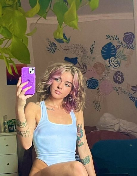 kambiiiii pornographic model image