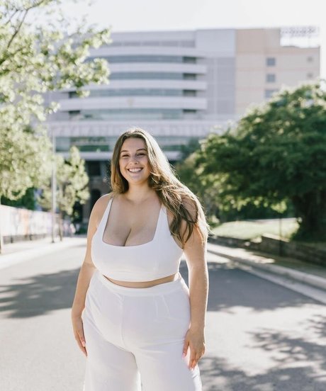 Erin Moore model pretty pics