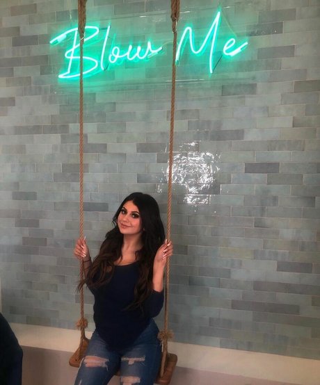 Samantha S hot model pictures