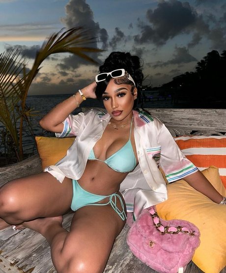 Ella Bandz star perfect image