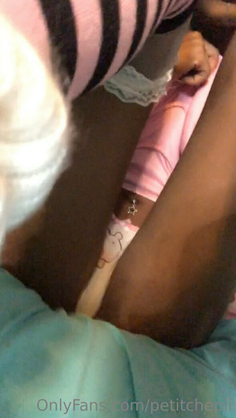 petitchepii pornstar art photo