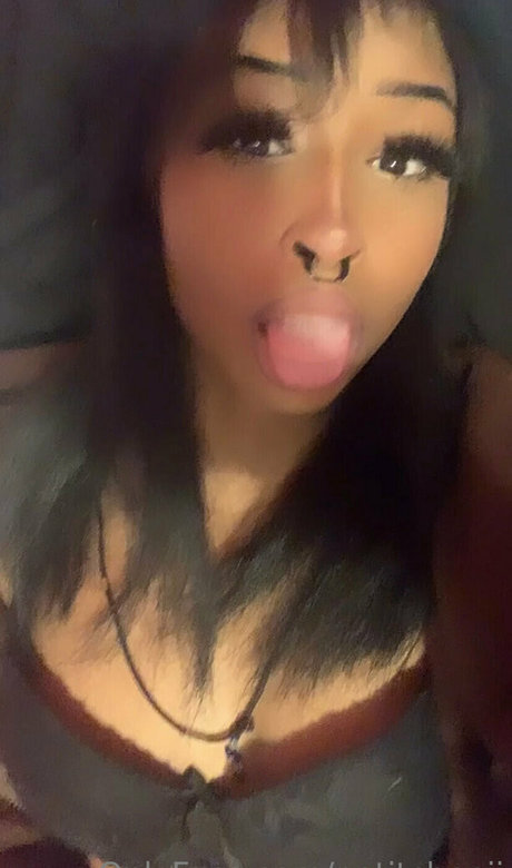 petitchepii nudes actress pics