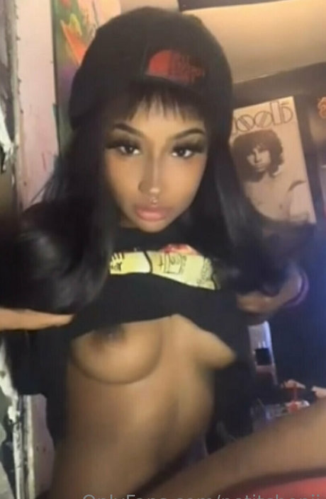 petitchepii pornstar naked img