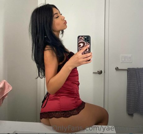 Yael Bernal nice star images