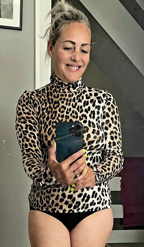 Sarah Cawood top star images