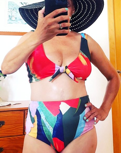 Sarah Cawood nice star img