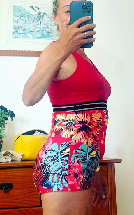 Sarah Cawood pornographic star photos