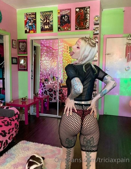 TriciaXPain model art pics