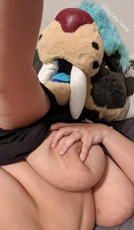 bigtittytusky erotic star pictures