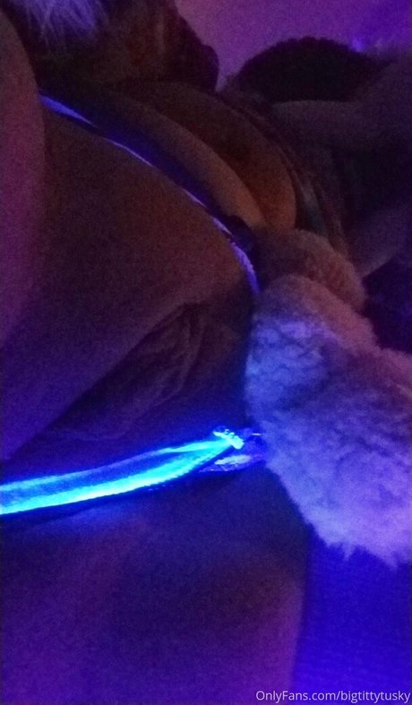 bigtittytusky model sexy image