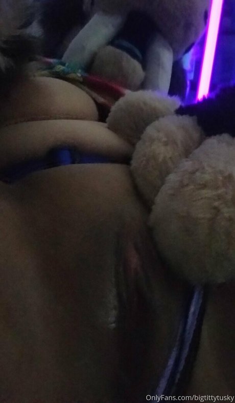 bigtittytusky pornstar top photos