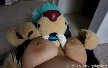 bigtittytusky star adult archive