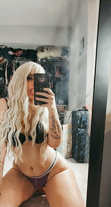 goldieee erotic model archive