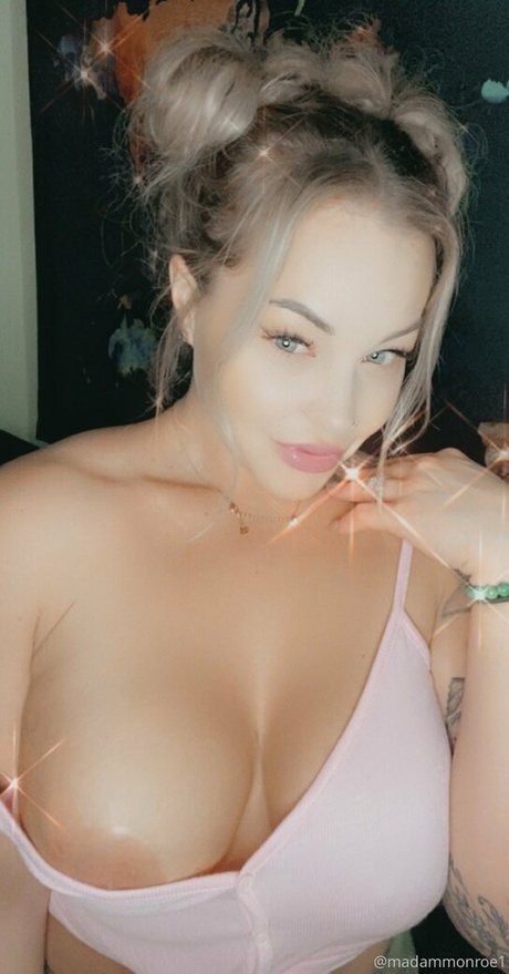 thecurvyqueen01 adult actress pic