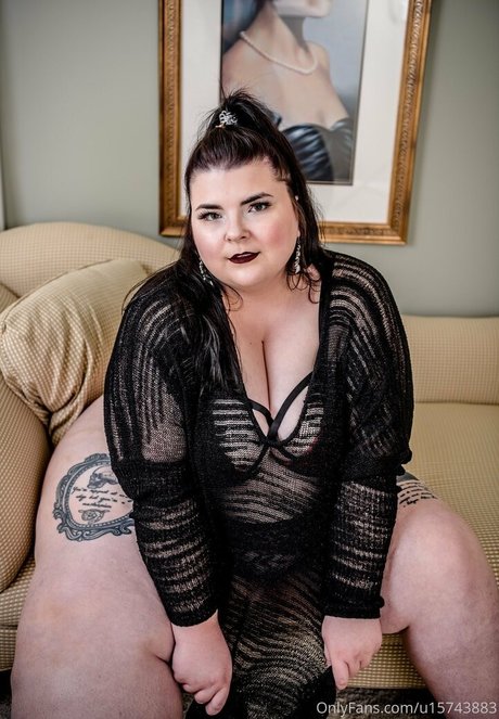 maisonfoxqueen naked model img