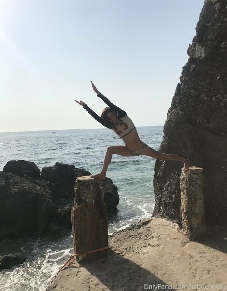 lizbecheeky pornstar naked img