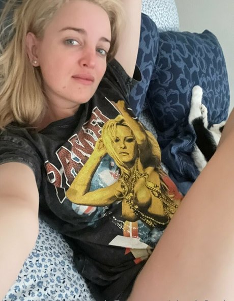 charlsforde nudes actress photo