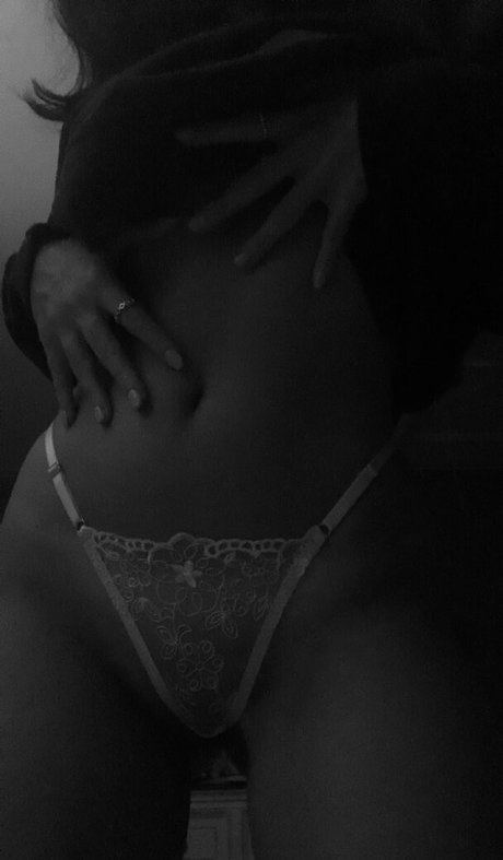 eiysiangel nude model picture