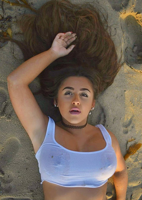 Nikiamarshalll model exclusive picture