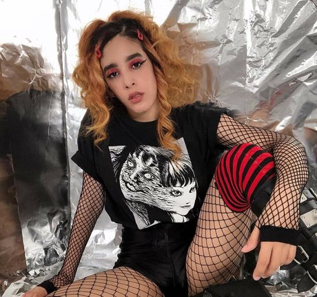 City Alien pornographic model pic