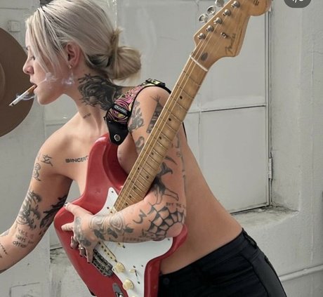 Lauren Sanderson sexy star gallery