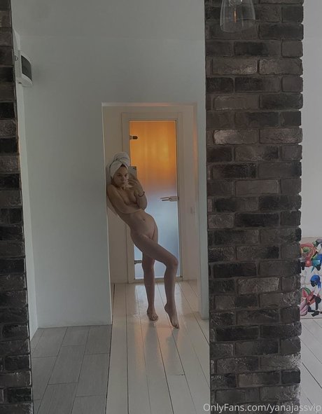 yanajassvip naked actress pic