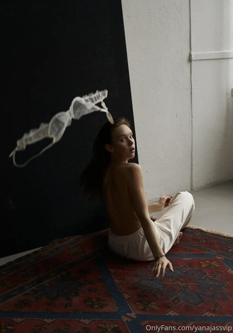 yanajassvip nude pornstar picture