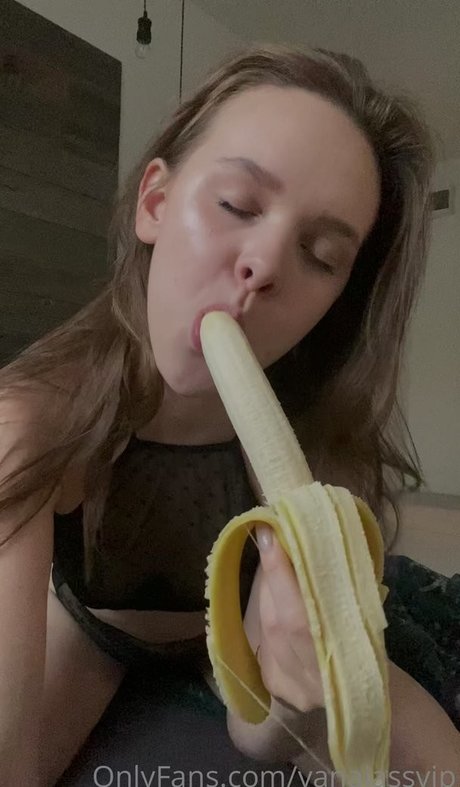 yanajassvip model erotic photos