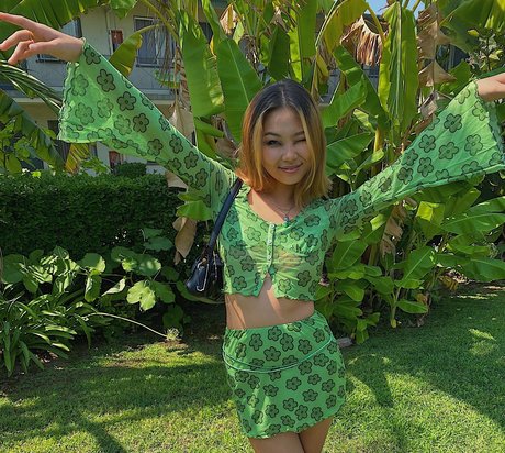 siamesesluts sexy star picture