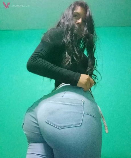 Nicol Pizarro star free gallery