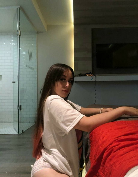 Escarlethamair1 star top galleries