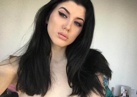 mistresskarina hd model pictures