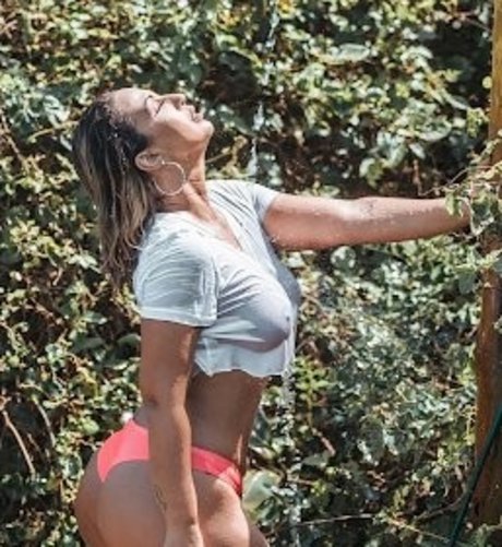 Valeska Popozuda pornographic model pictures