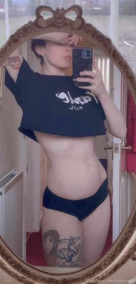 Emberwolf naked model pic