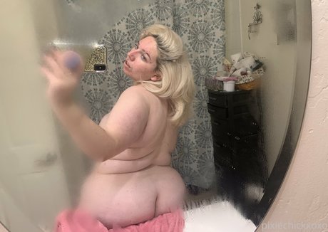 pixiechickxoxo nude model pic