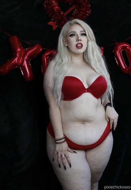 pixiechickxoxo model nude photos